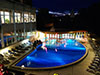Вечерняя подсветка в открытом термальном бассейне отеля Danubius Health SPA Resort Heviz****+ на термальном курорте Хевиз