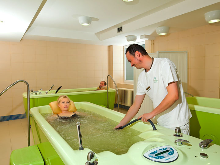 Гидромассажная ванна в лечебном отделении отеля Park**** в Пиештянах